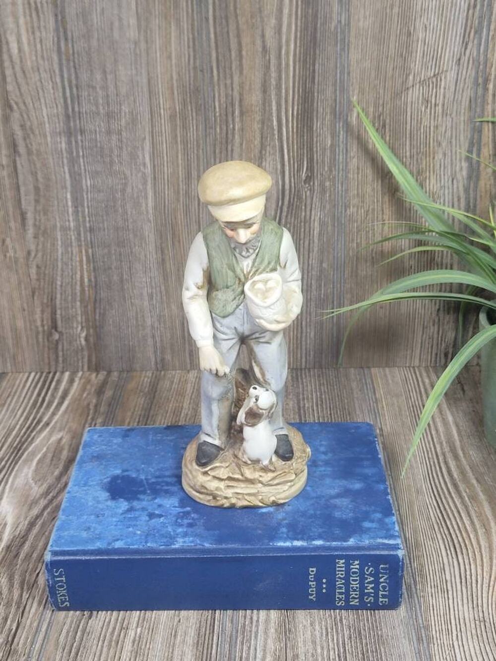 Vintage Old Man Feeding Dog Bisquits Figurine Homco Ardco Style 8" Decor
